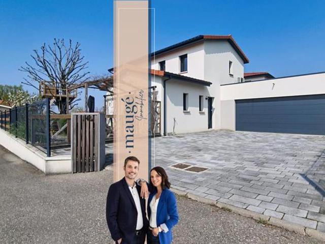 Maison 4 Chambres Dont 1 suite parentale Buanderie Doube Garage Grande cour Jardin Piscine Proche toutes commodités