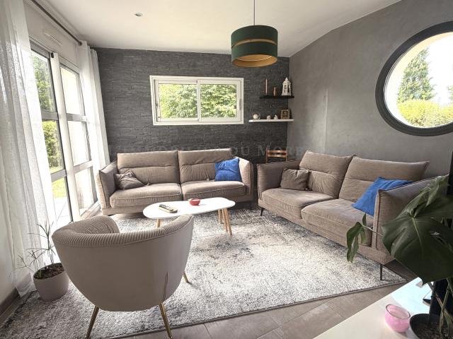 Maison 4 chambres, plein sud, rangements sur mesure, aérothermie, garage