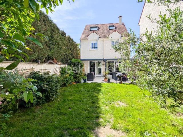 MAISON 4 CHAMBRES SANS VIS A VIS JARDIN