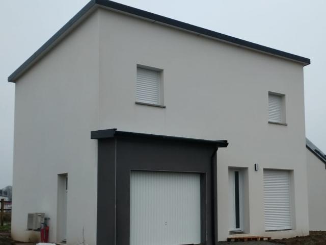 MAISON 4 CHAMBRES SUR BOURG BLANC