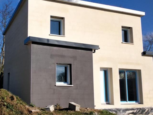 MAISON 4 CHAMBRES SUR LANDIVISIAU