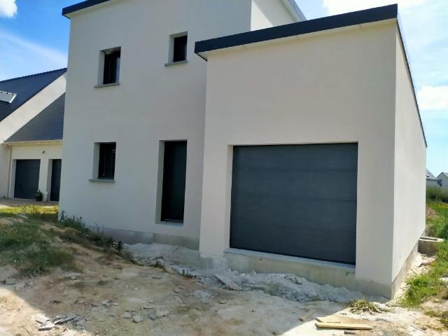 MAISON 4 CHAMBRES SUR SAINT DERRIEN