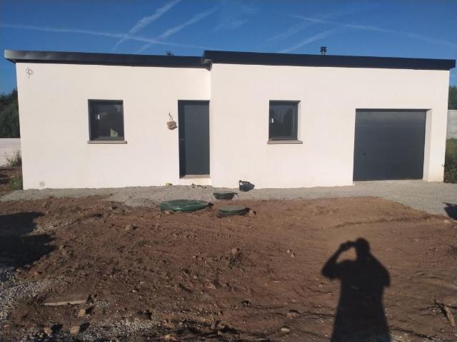 MAISON 4 CHAMBRES SUR PLOUNEOUR MENEZ