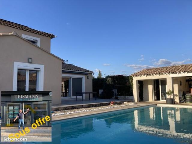Maison 4 chbres de 2016 avec piscine / garage