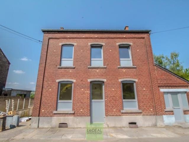 Maison 4 façades avec appartement et grand jardin