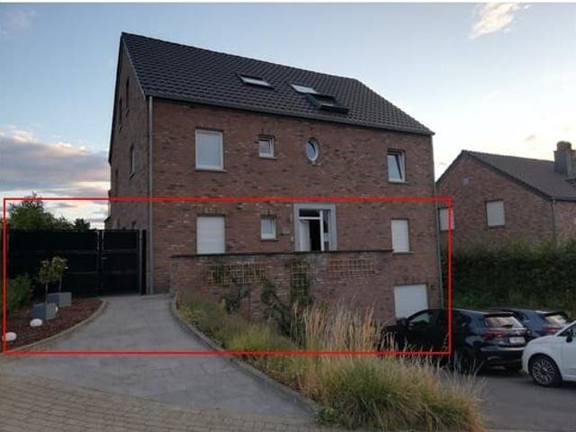 Maison 4 façades à louer 2 chambres, bureau, jardin, garages