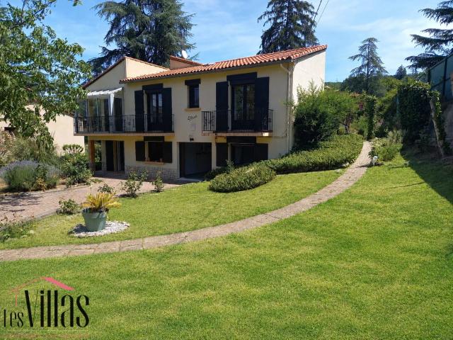 MAISON 4 FACES avec T3 indépendant et grand Garage 160m² Vernet les Bains