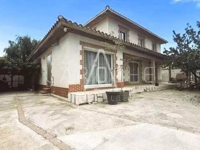 MAISON 4 FACES QUARTIER RESIDENTIEL