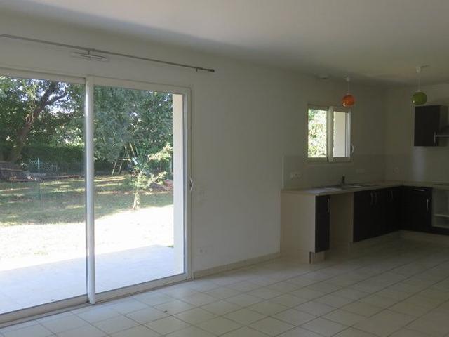 Maison 4 pièces, 100 m² à louer à Izon 33450