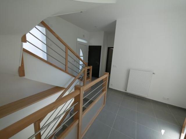 Maison 4 pièces, 114 m² à louer à Annecy 74940