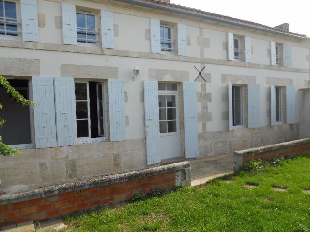Maison 4 pièces, 116 m² à louer à Plassay 17250