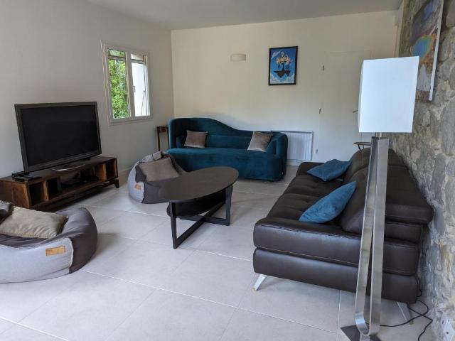 Maison 4 pièces, 118 m² à louer à Lucéram 06440