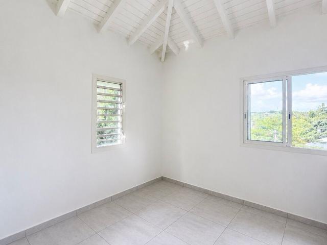 Maison 4 pièces, 110 m² à louer à Les Abymes 97139