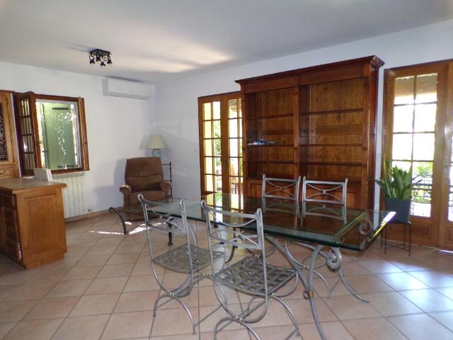 Maison 4 pièces, 128 m² à louer à Villelaure 84530