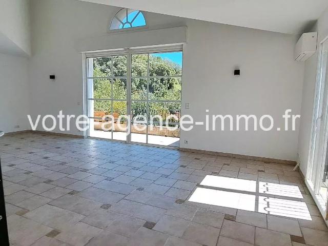 Maison 4 pièces, 121 m² à louer à Nice 06000