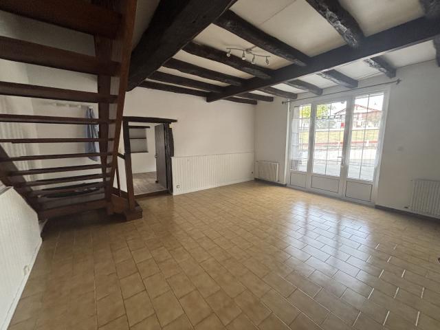 Maison 4 pièces, 136 m² à louer à Armendarits 64640