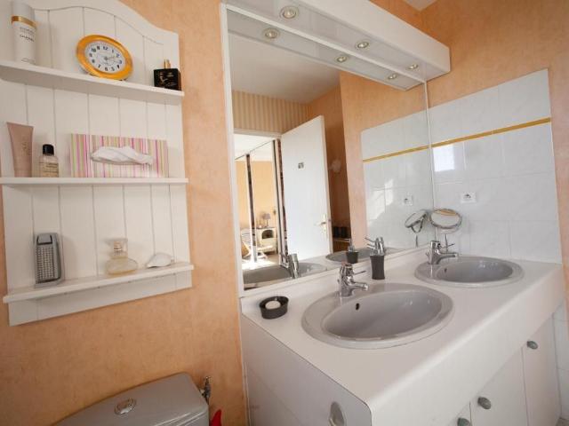 Maison 4 pièces, 130 m² à louer à Antibes 06160