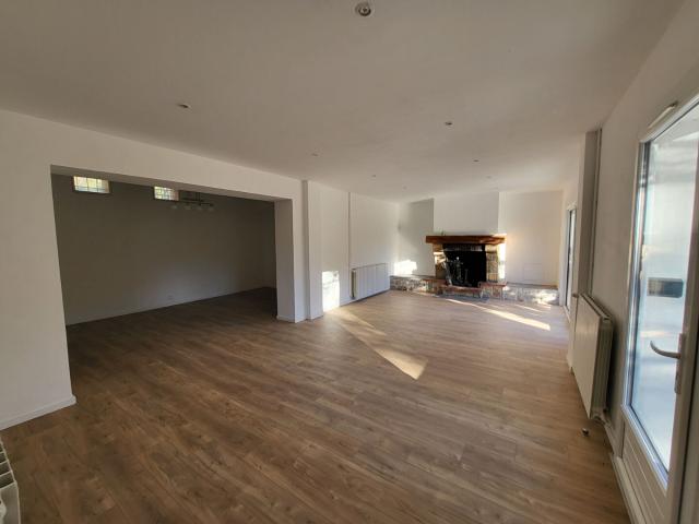 Maison 4 pièces, 141 m² à louer à Méounes lès Montrieux 83136