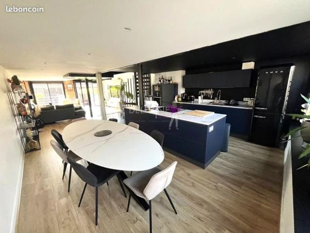 Loft/Atelier/Surface 4 pièces 170 m²