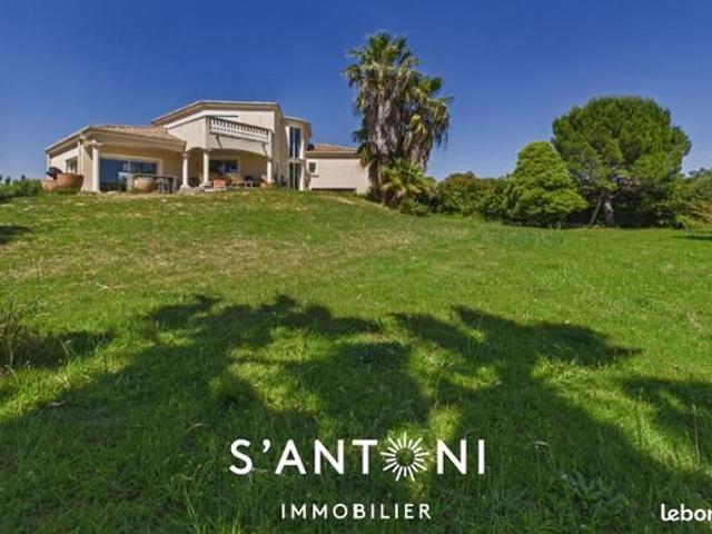 Villa 4 pièces 171 m²