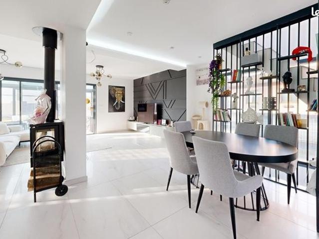 Maison 4 pièces 187 m²