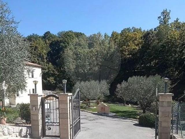 Maison 4 pièces 182 m²