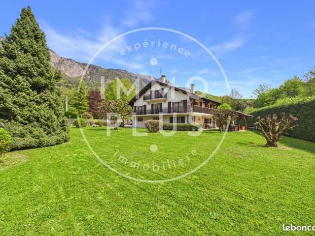 Maison 4 pièces 196 m²