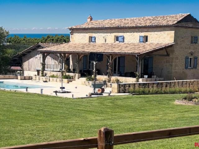 Maison 4 pièces 198 m²