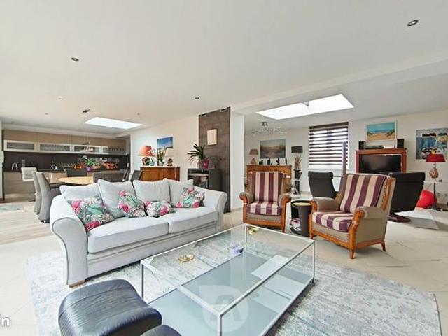 Maison 4 pièces 198 m²