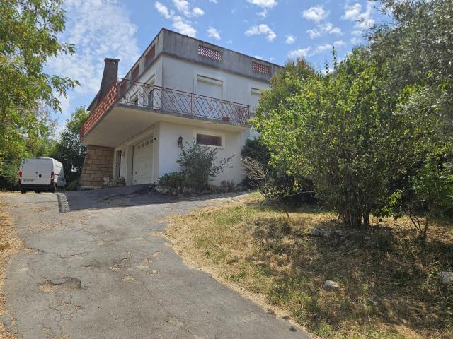 Maison 4 pièces 205 m²