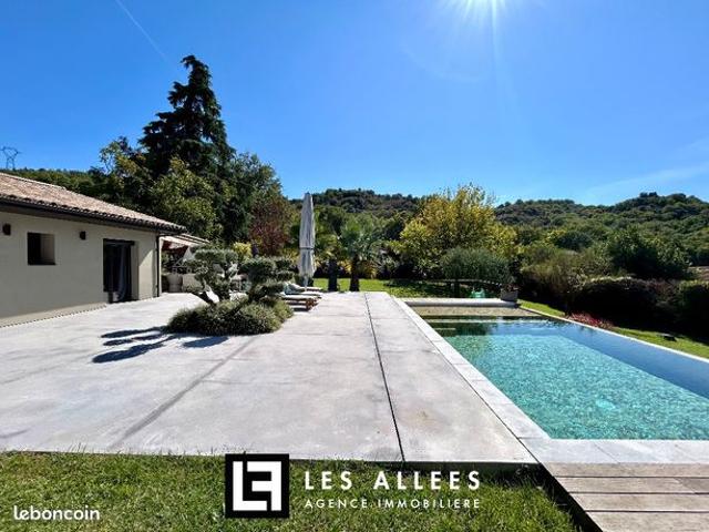 Maison 4 pièces 205 m²