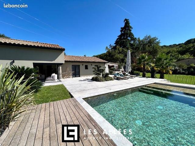 Maison 4 pièces 205 m²