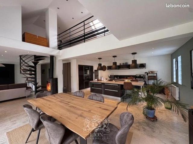 Maison 4 pièces 208 m²
