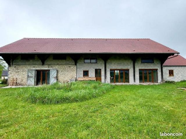 Maison 4 pièces 218 m²