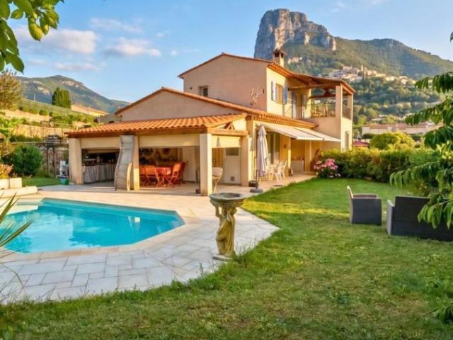 Maison 4 pièces 219 m²