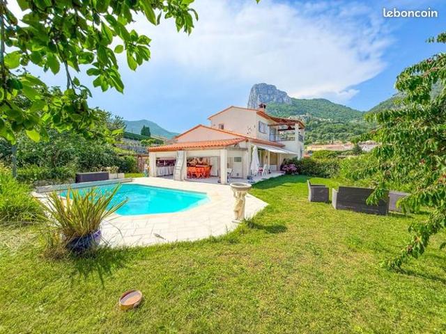Maison 4 pièces 219 m²