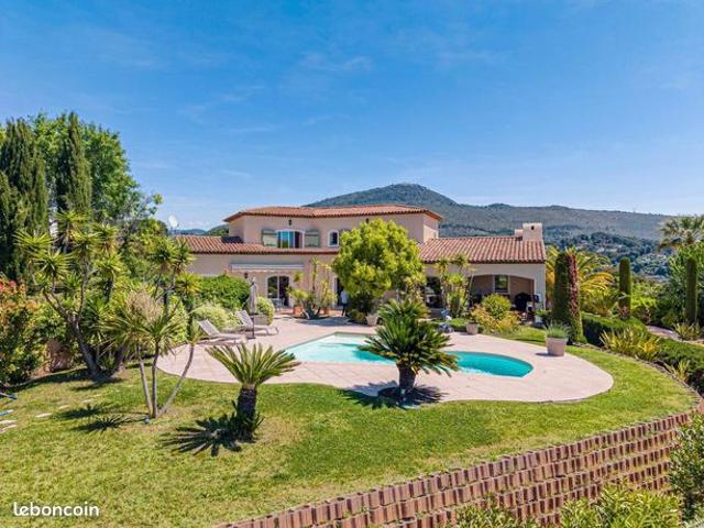 Maison 5 pièces 210 m²
