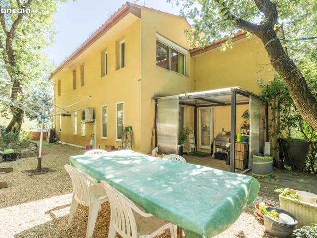 Maison 4 pièces 225 m²