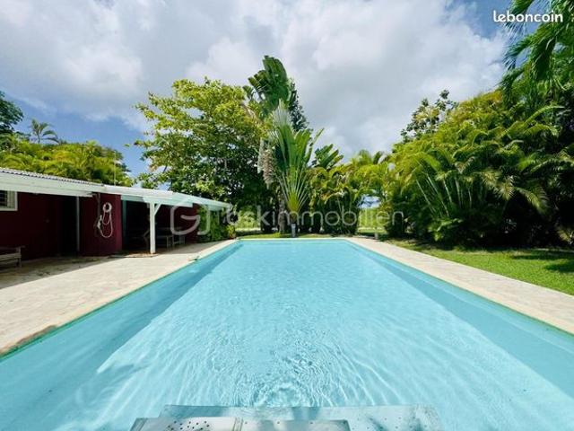 Maison 4 pièces 226 m²
