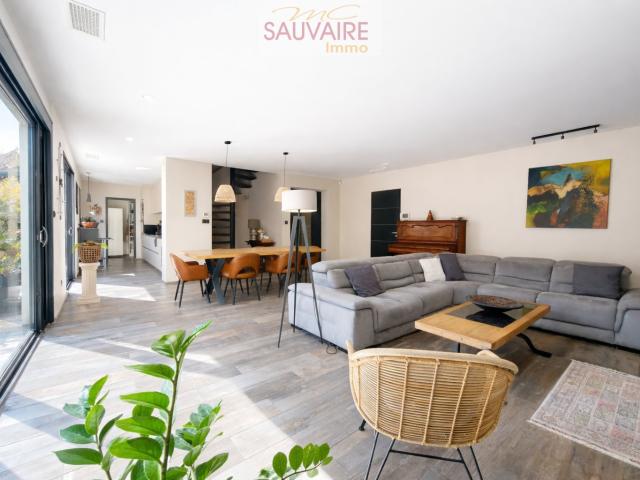 Maison 4 pièces 220 m²