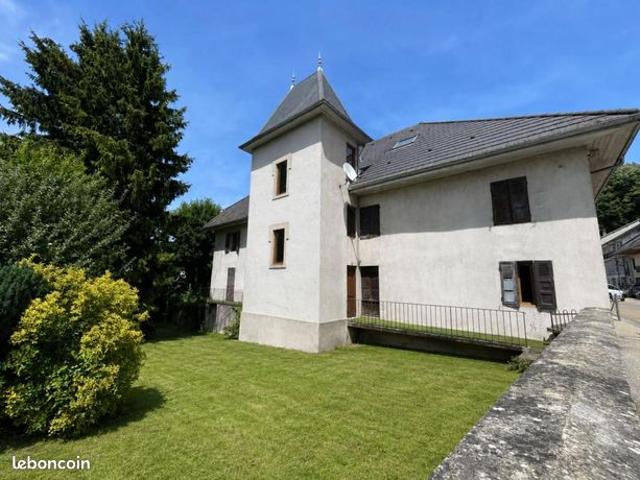 Maison 4 pièces 234 m²