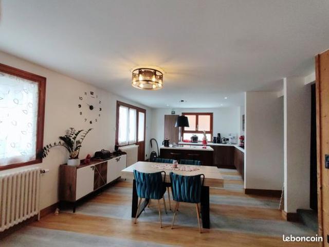 Maison 4 pièces 234 m²