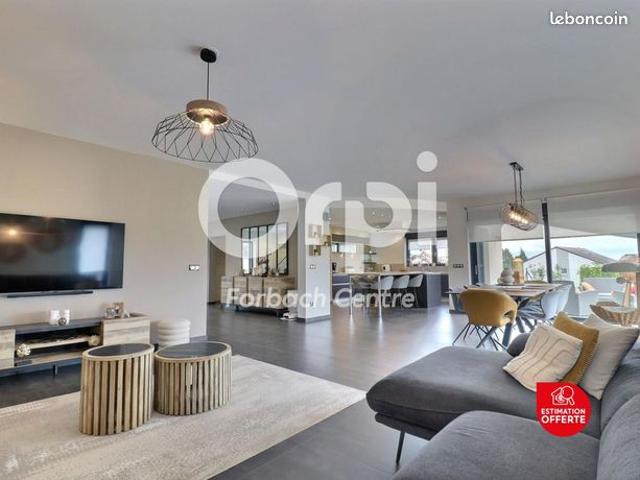 Maison 4 pièces 235 m²