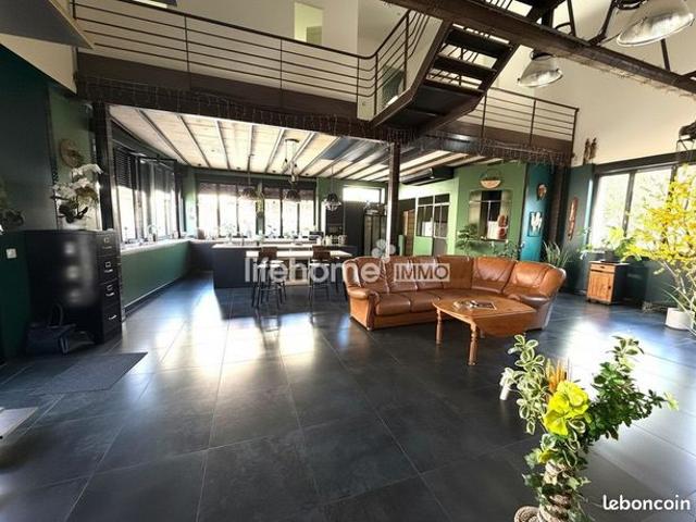 Maison 4 pièces 238 m²