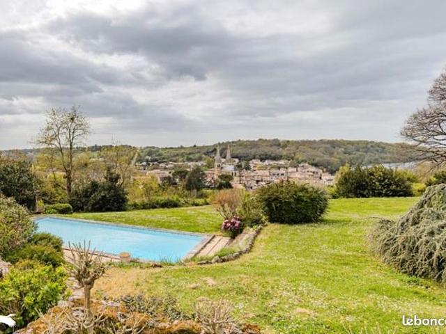 Maison 4 pièces 232 m²