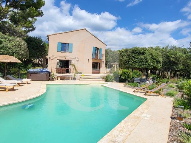 Maison 4 pièces 240 m²