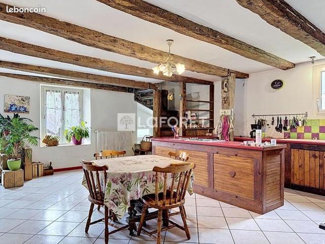 Maison 4 pièces 241 m²