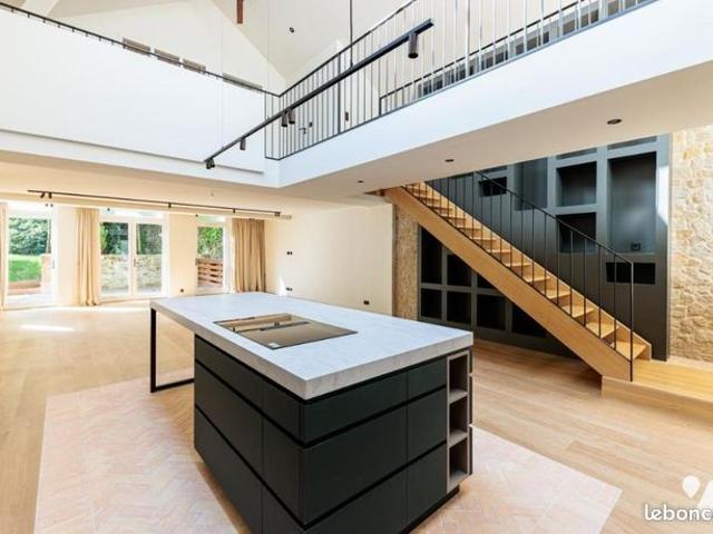 Maison 4 pièces 250 m²