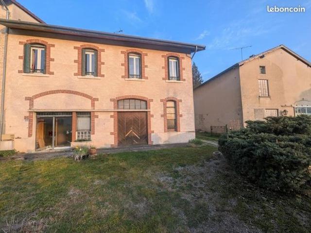 Maison 4 pièces 250 m²