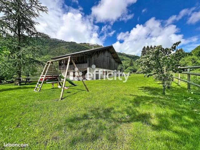 Maison 4 pièces 313 m²